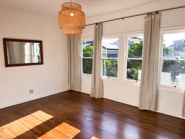 Building Photo - 1442 Bay St