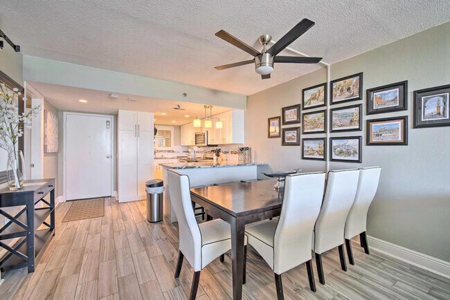 Building Photo - 6105 Sea Ranch Dr