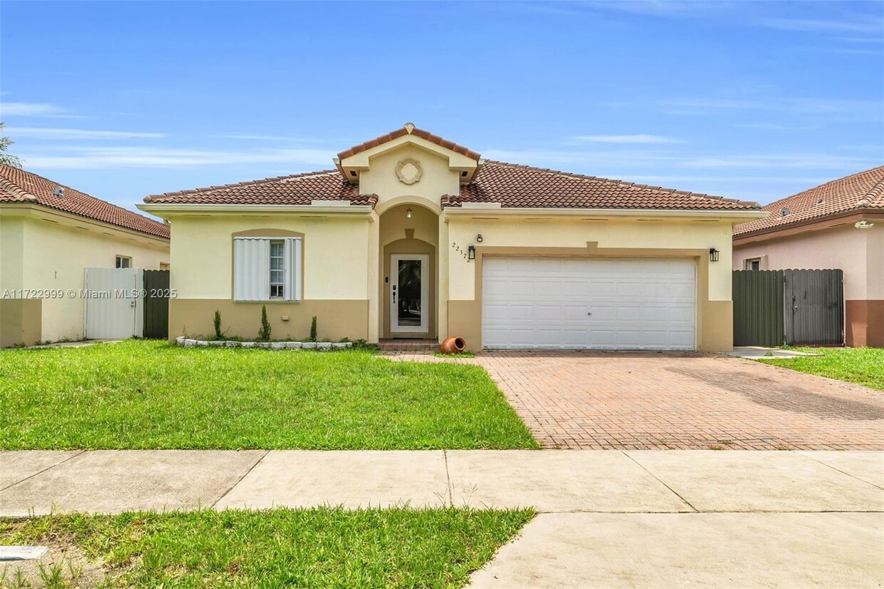 Foto principal - 22572 SW 103rd Ct