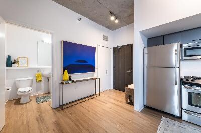 Foto del edificio - 1611 W Division St