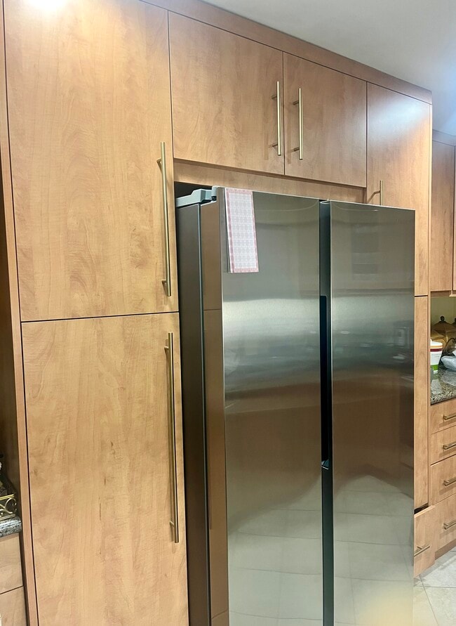 kitchen cabinets - 2940 N Verdugo Rd