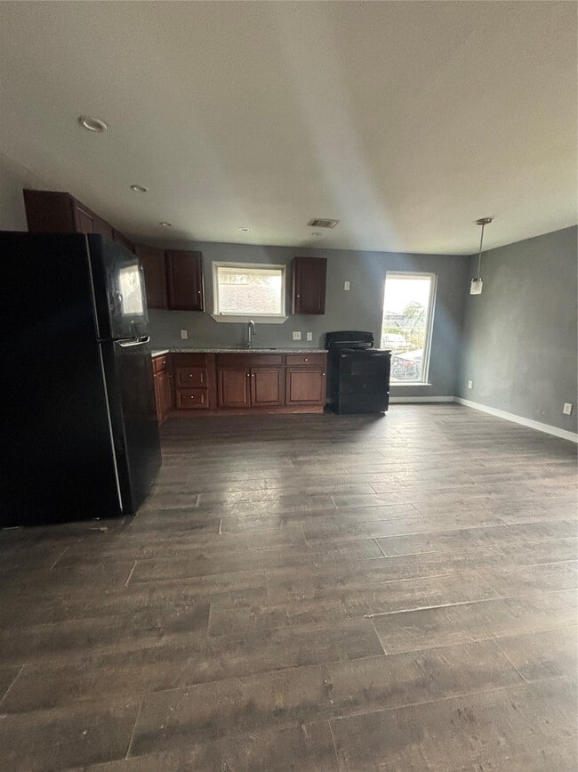 Building Photo - 1208 Pine St