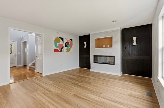 Building Photo - ? Luxury Living in Saginaw Township | 4 Bed • 4 Bath ?