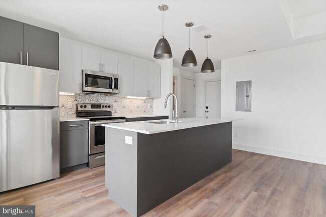 Foto del edificio - 3029 W Glenwood Ave