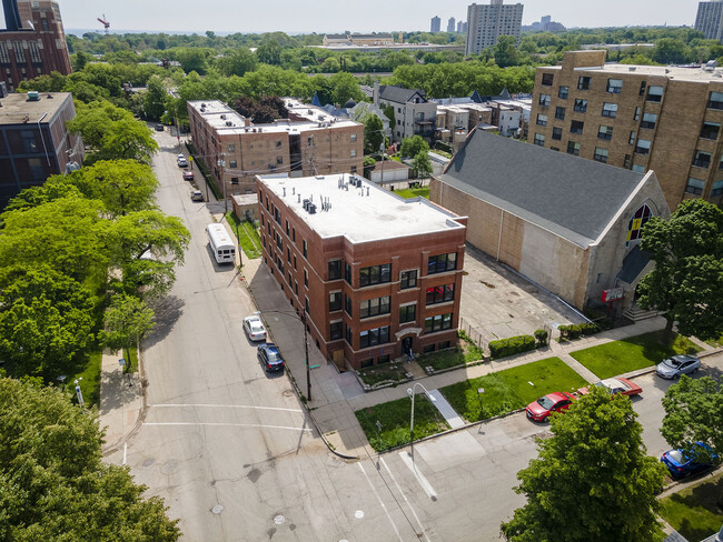 Building Photo - 6103 S Kenwood Ave