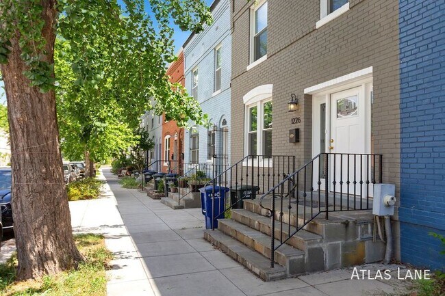Building Photo - 5 Minute Walk From Nats Park- 20 minute wa...