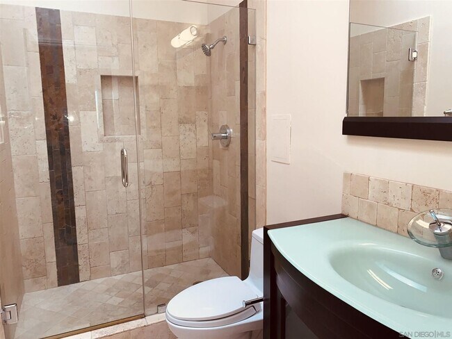 Foto del edificio - 8310 Regents Rd