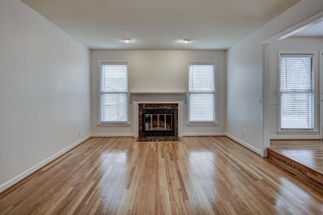 Building Photo - 819 Battlefield Dr