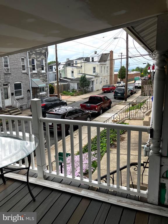 Building Photo - 437 Linden St