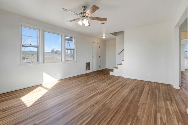 Building Photo - 2118 Summitt Ave