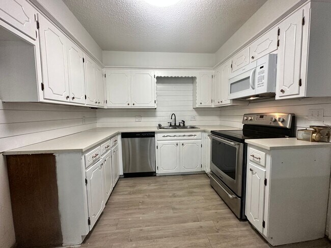 Foto del edificio - 2 bed unit okc