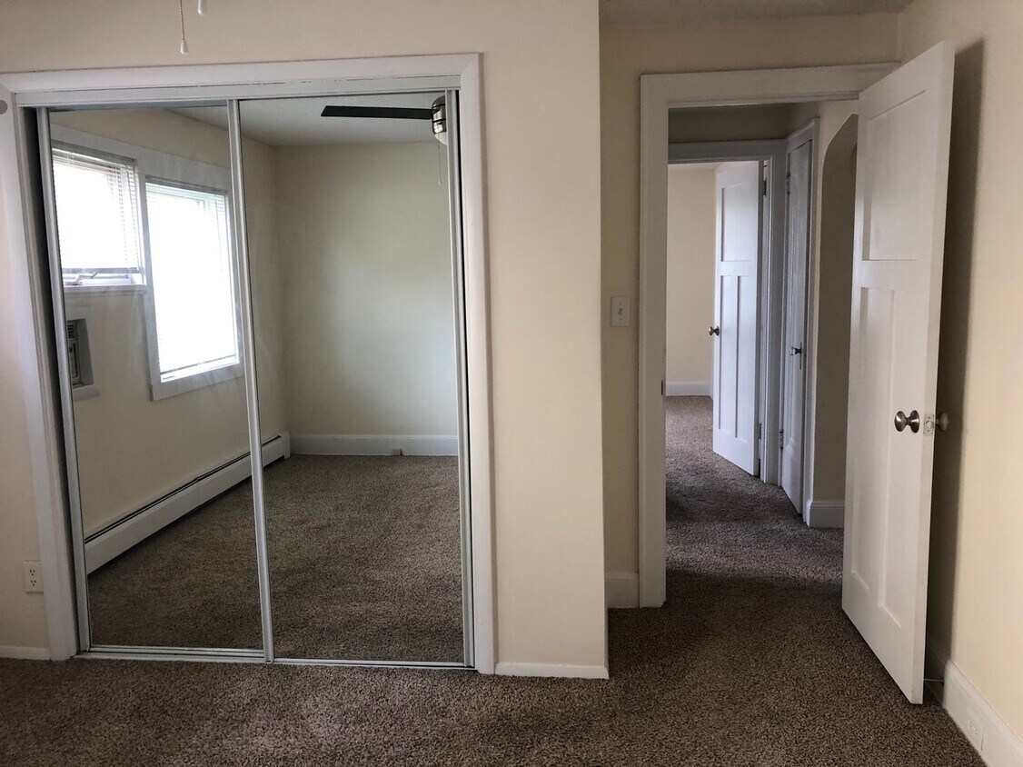 Primary Photo - 4632-4632 1/2 Duplex
