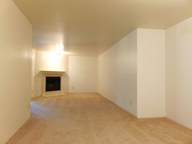 Building Photo - Lovely 1bd Condo Available in Shoreline w/...