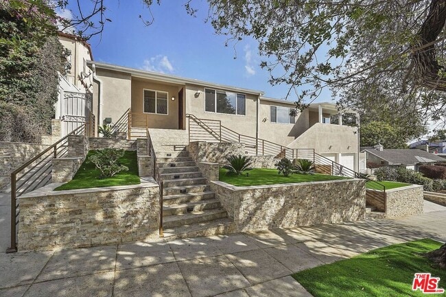 Building Photo - 1850 Holmby Ave