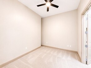 Building Photo - 9787 Katy Fwy