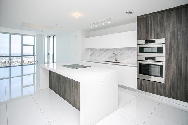Foto del edificio - 851 NE 1st Ave