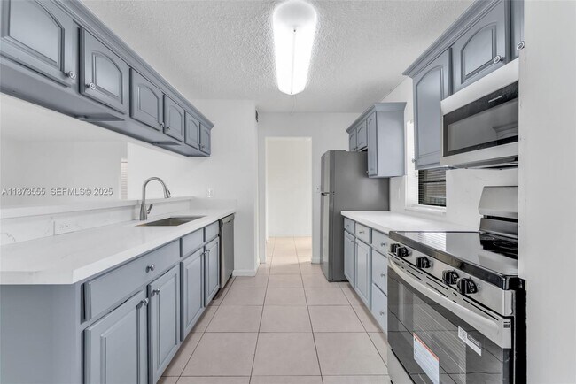 Foto del edificio - 3100 N Pine Island Rd