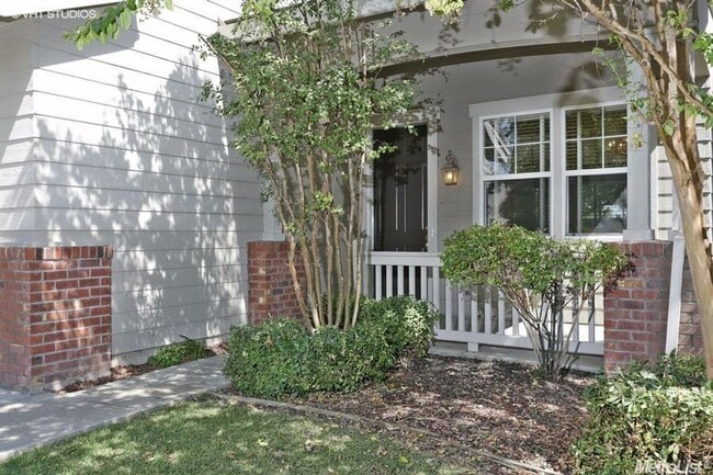 Photo - Beautiful Natomas Park Home – 5 Bed / 3 Bath, new interior paint, 2 story!