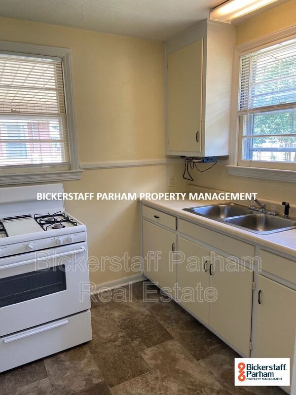 Building Photo - 3053 Blan St