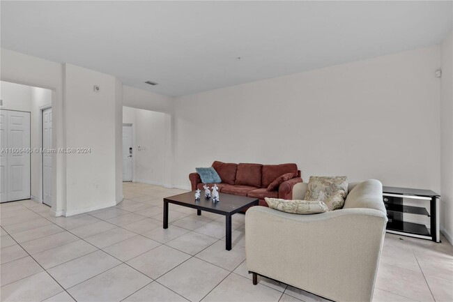 Foto del edificio - 10620 NW 88th St