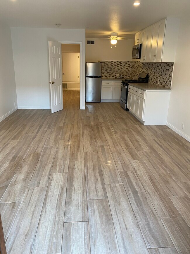 Foto del edificio - 17200 Newhope St