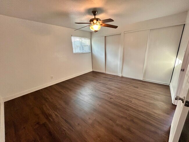 Foto del edificio - 1427 Hoover Ave