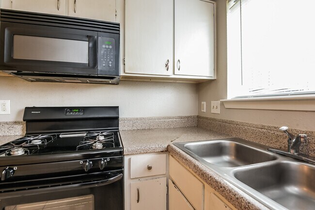 Foto del edificio - 2718 N Brompton Dr