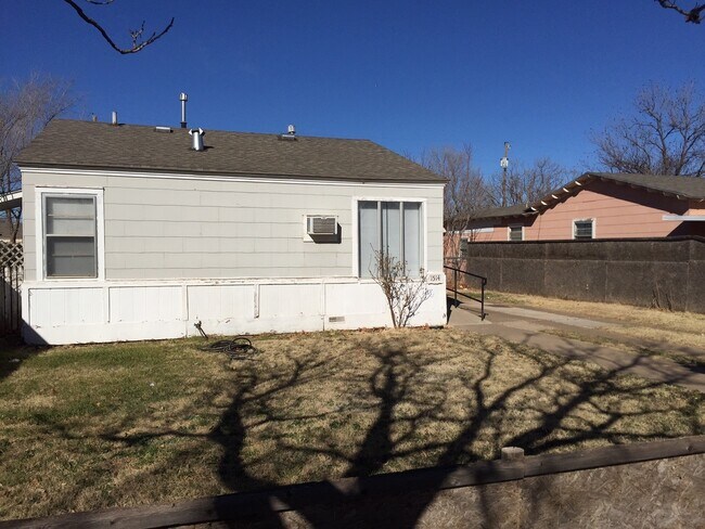 Foto del edificio - 2 bed 1 bath near OL Slaton!