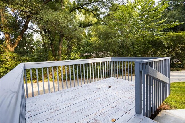 Foto del edificio - 1138 Gerald Pl SW