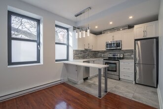 Building Photo - 2050 Av. Claremont