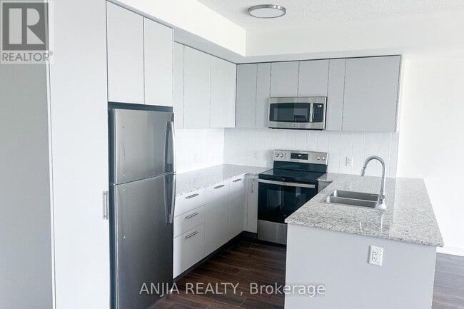 Building Photo - 101 Cathedral High St