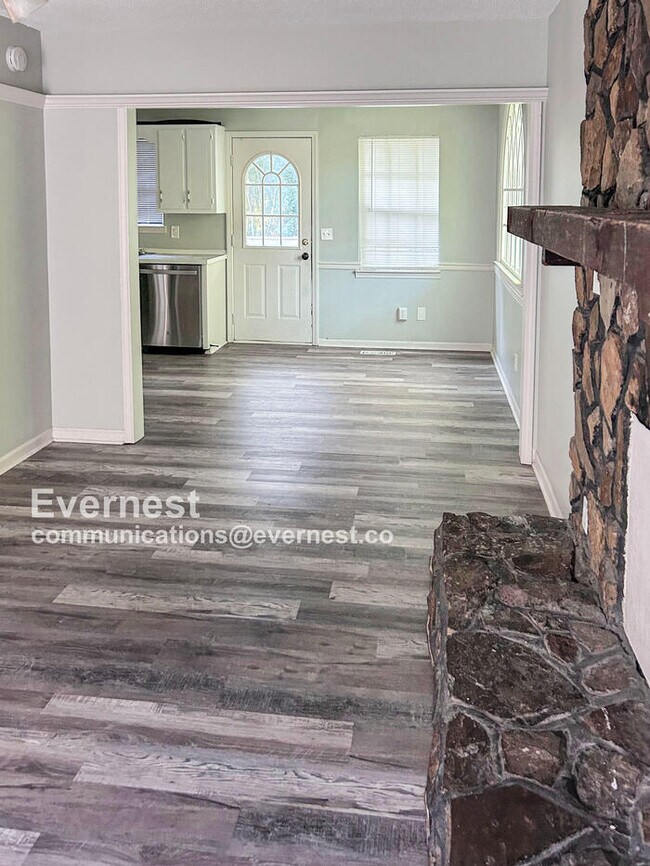 Foto del edificio - 5576 Dug Hollow Rd