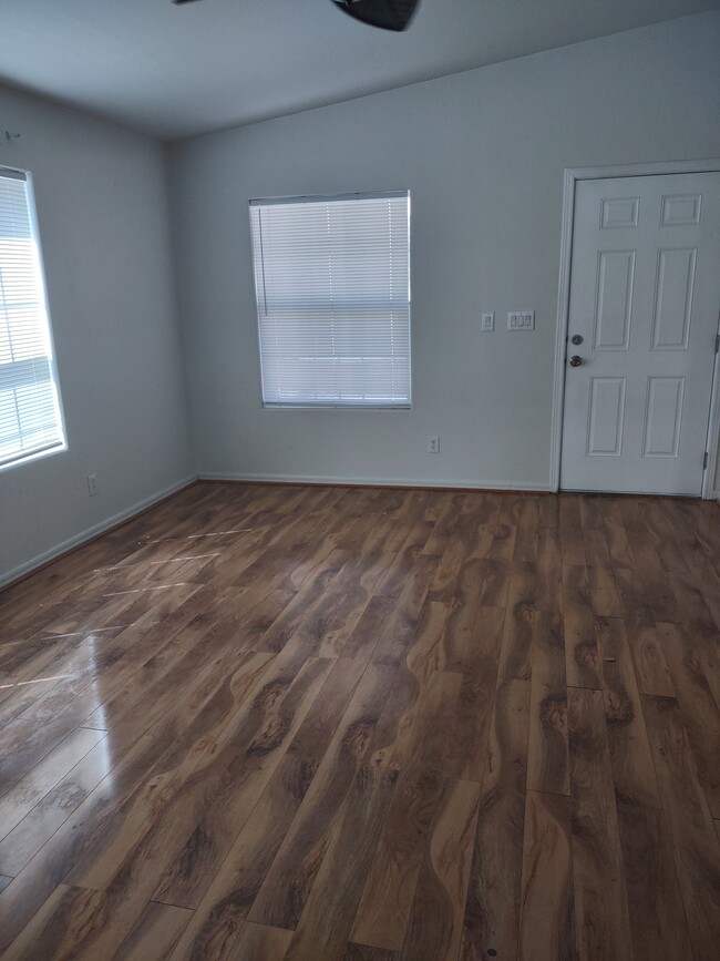 Living room - 2424 Sunset Ridge Dr