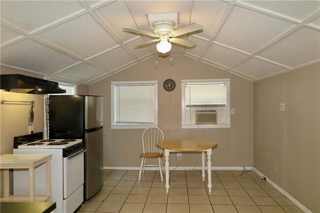 Foto del edificio - 402 W 11th St