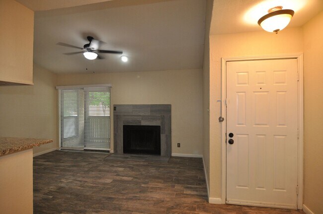 Building Photo - Quiet 1 bedroom 1 bathroom condo in North ...
