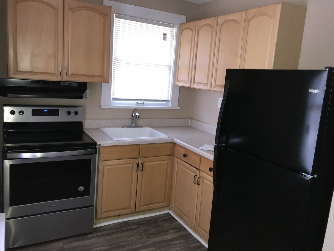 Kitchen - 333 9th Ave N