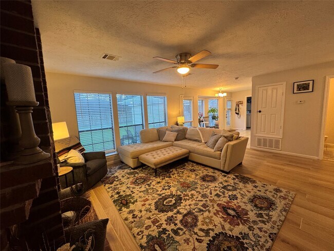 Foto del edificio - 14218 Redbud Valley Trail