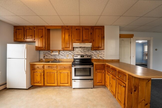 Building Photo - 1796 Main St