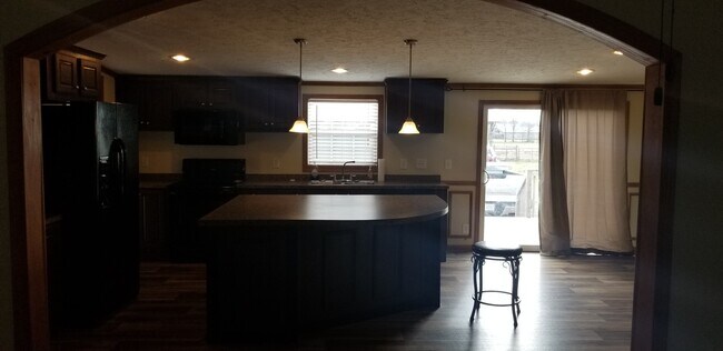 Building Photo - Spacious Home Set on Large Piece of Property!