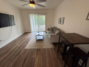 Building Photo - 798 S Cedar St