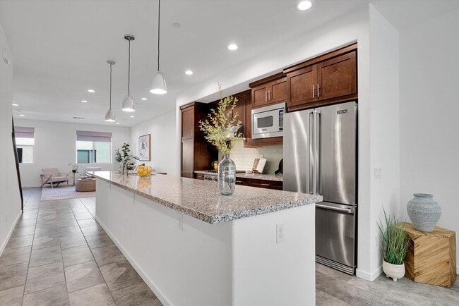 Building Photo - 1512 W Artesia Sq