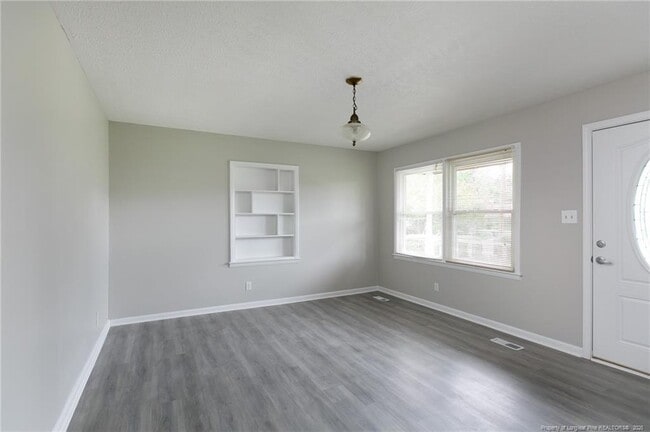 Building Photo - 304 Longhorn Dr