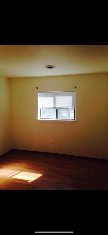 Building Photo - 1522 Cochiti St