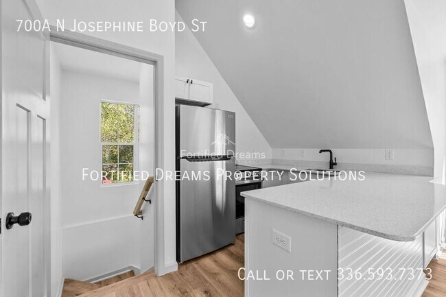 Foto del edificio - 700A N Josephine Boyd St-