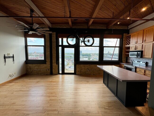 Foto del edificio - 215 W Maple St