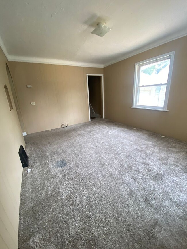 Building Photo - 3 BED / 1 BATH Pet Friendly House for Rent!!