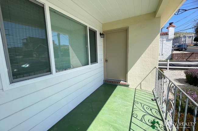 Building Photo - Remodeled Two Bedroom in South San Francisco