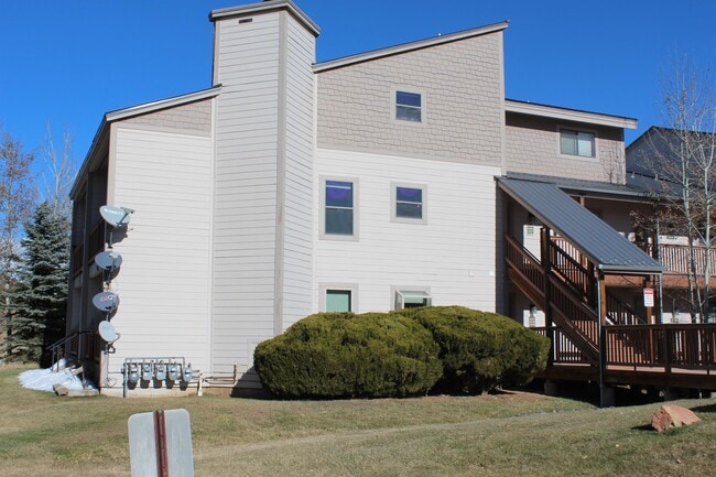 Building Photo - 89 Valley View Dr