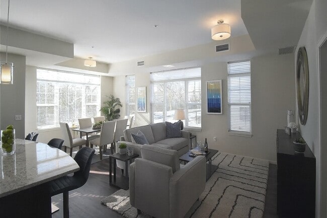 Building Photo - Oaks of Shorewood Apartments