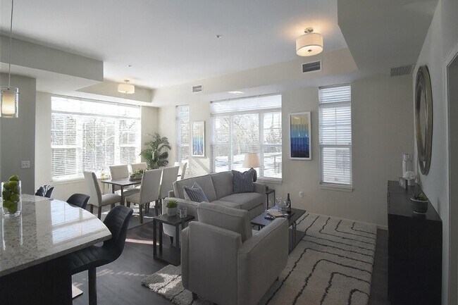 Foto del edificio - Oaks of Shorewood Apartments